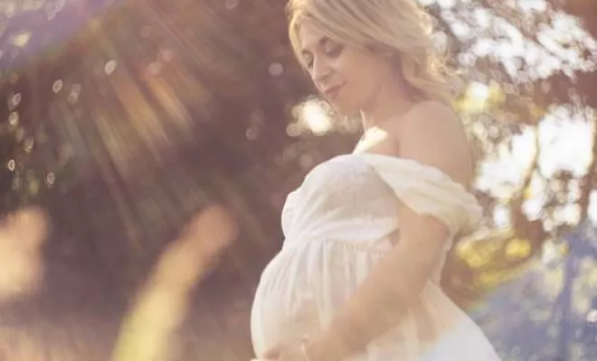 Séance photo grossesse à la Source du Lison, Besançon, TAILS PHOTOGRAPHIE