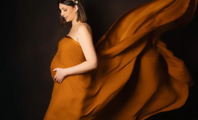 Photographe professionnelle séance photo grossesse artistique en studio à Besançon, Besançon, TAILS PHOTOGRAPHIE