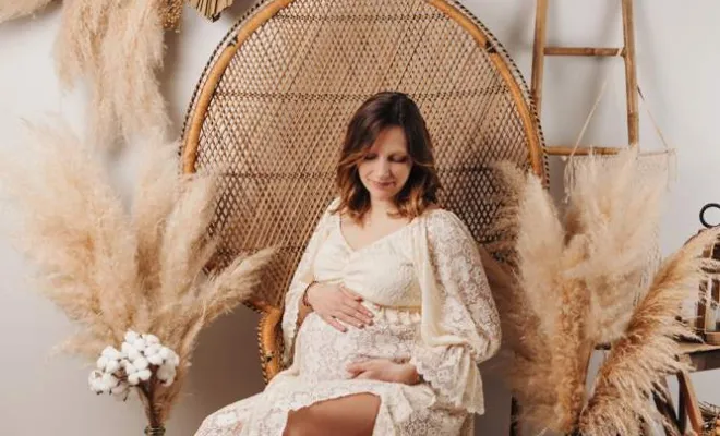 Photographe professionnelle séance photo grossesse bohème en studio à Besançon, Besançon, TAILS PHOTOGRAPHIE