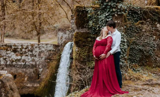 Photographe professionnelle séance photo grossesse en pleine nature en Franche-Comté, Besançon, TAILS PHOTOGRAPHIE