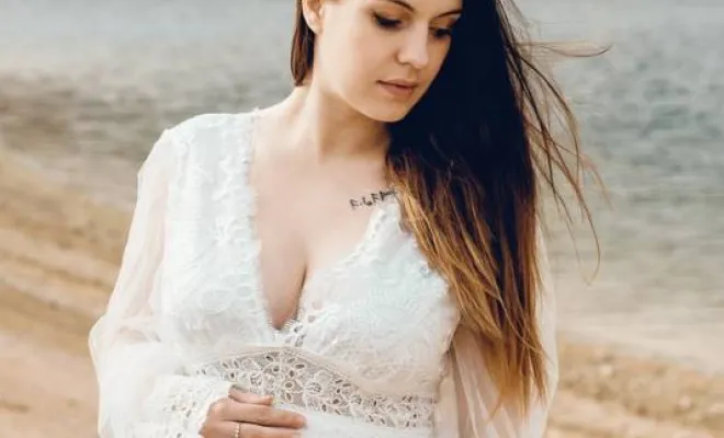 Séance photo grossesse en pleine nature en Franche-Comté avec une photographe professionnelle, Besançon, TAILS PHOTOGRAPHIE