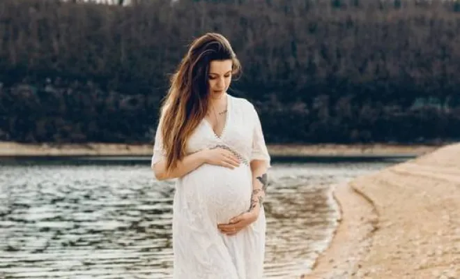 Séance photo grossesse en pleine nature en Franche-Comté avec une photographe professionnelle, Besançon, TAILS PHOTOGRAPHIE