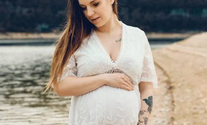 Séance photo grossesse en pleine nature en Franche-Comté avec une photographe professionnelle, Besançon, TAILS PHOTOGRAPHIE