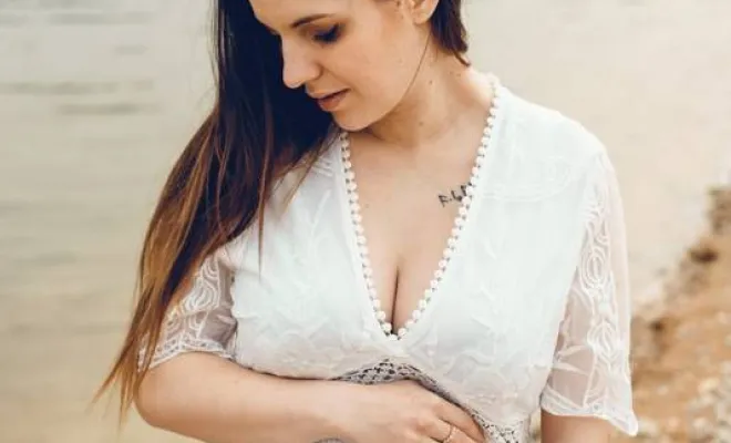 Séance photo grossesse en pleine nature en Franche-Comté avec une photographe professionnelle, Besançon, TAILS PHOTOGRAPHIE