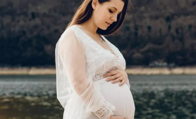 Séance photo grossesse en pleine nature en Franche-Comté avec une photographe professionnelle, Besançon, TAILS PHOTOGRAPHIE