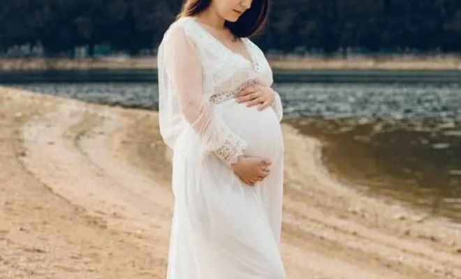 Séance photo grossesse en pleine nature en Franche-Comté avec une photographe professionnelle, Besançon, TAILS PHOTOGRAPHIE