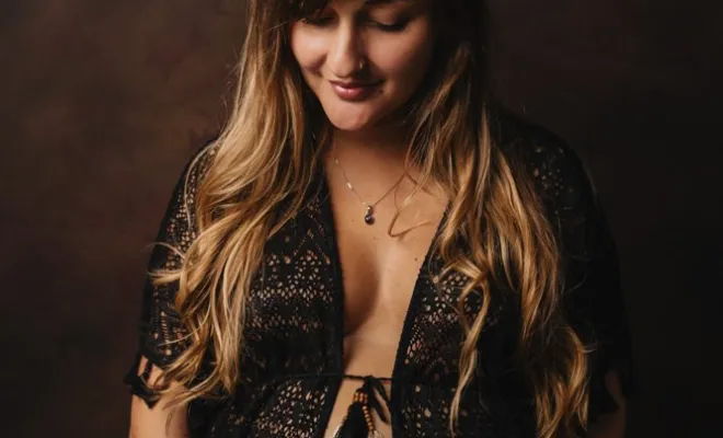 Photographe professionnelle séance photo grossesse en studio à Besançon, Besançon, TAILS PHOTOGRAPHIE