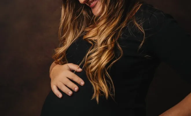 Photographe professionnelle séance photo grossesse en studio à Besançon, Besançon, TAILS PHOTOGRAPHIE