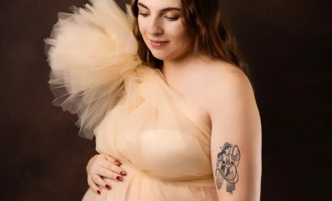 Photographe professionnelle séance photo grossesse en studio en Franche-Comté, Besançon, TAILS PHOTOGRAPHIE