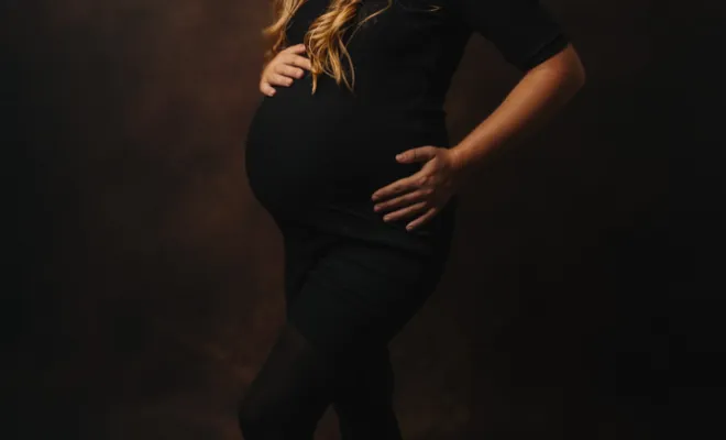 Photographe professionnelle séance photo grossesse en studio à Besançon, Besançon, TAILS PHOTOGRAPHIE