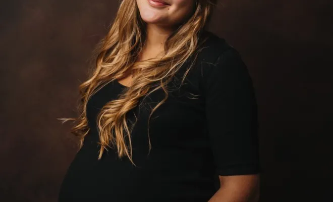 Photographe professionnelle séance photo grossesse en studio à Besançon, Besançon, TAILS PHOTOGRAPHIE