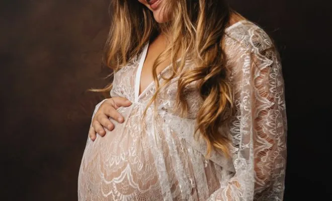 Photographe professionnelle séance photo grossesse en studio à Besançon, Besançon, TAILS PHOTOGRAPHIE