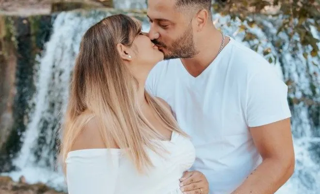 Photographe professionnelle séance photo grossesse en extérieur à Besançon, Besançon, TAILS PHOTOGRAPHIE