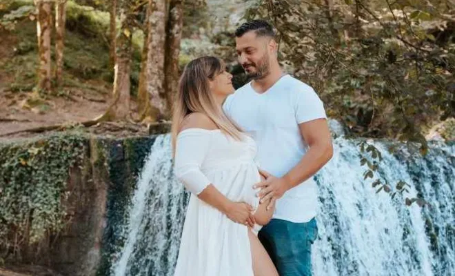 Photographe professionnelle séance photo grossesse en extérieur à Besançon, Besançon, TAILS PHOTOGRAPHIE