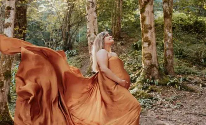 Photographe professionnelle séance photo grossesse en extérieur à Besançon, Besançon, TAILS PHOTOGRAPHIE