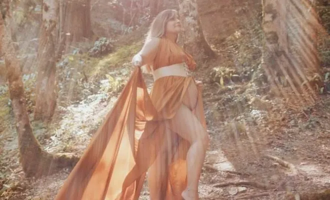 Photographe professionnelle séance photo grossesse en extérieur à Besançon, Besançon, TAILS PHOTOGRAPHIE