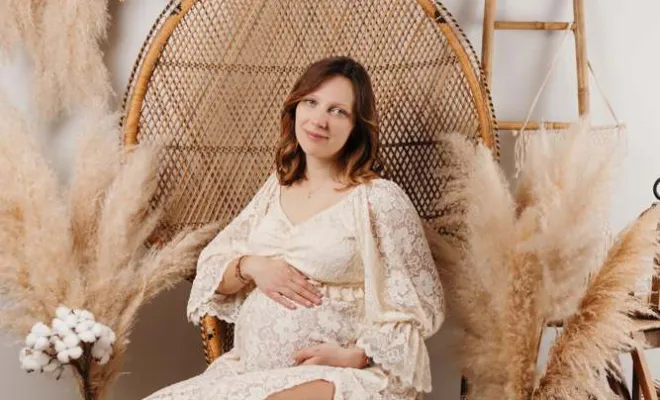 Photographe professionnelle séance photo grossesse maman seule en studio à Besançon, Besançon, TAILS PHOTOGRAPHIE