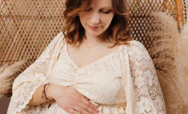 Photographe professionnelle séance photo grossesse maman seule en studio à Besançon, Besançon, TAILS PHOTOGRAPHIE