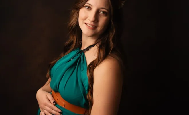 Photographe professionnelle séance photo grossesse en studio avec mise en beauté à Besançon, Besançon, TAILS PHOTOGRAPHIE