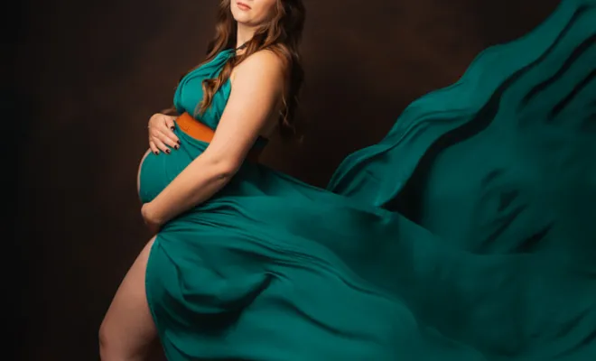 Photographe professionnelle séance photo grossesse en studio avec mise en beauté à Besançon, Besançon, TAILS PHOTOGRAPHIE