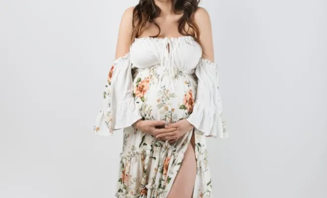 Photographe professionnelle  séance photo grossesse en studio avec mise en beauté coiffure et maquillage à Besançon, Besançon, TAILS PHOTOGRAPHIE