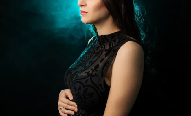 Photographe professionnelle séance photo maternité avec prêt de tenues et accessoires en studio à Besançon, Besançon, TAILS PHOTOGRAPHIE