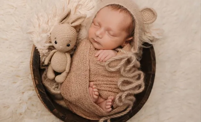 Photographe professionnelle séance photo naissance avec accessoires à Besançon, Besançon, TAILS PHOTOGRAPHIE