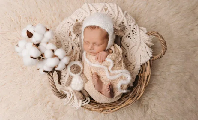 Photographe professionnelle séance photo naissance avec accessoires à Besançon, Besançon, TAILS PHOTOGRAPHIE