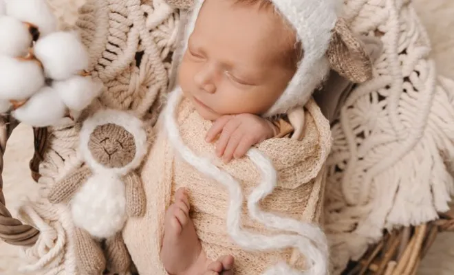 Photographe professionnelle séance photo naissance avec accessoires à Besançon, Besançon, TAILS PHOTOGRAPHIE