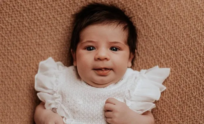 Séance photo naissance en studio à Besançon avec une photographe professionnelle, Besançon, TAILS PHOTOGRAPHIE