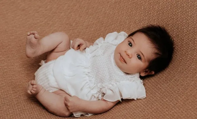 Séance photo naissance en studio à Besançon avec une photographe professionnelle, Besançon, TAILS PHOTOGRAPHIE