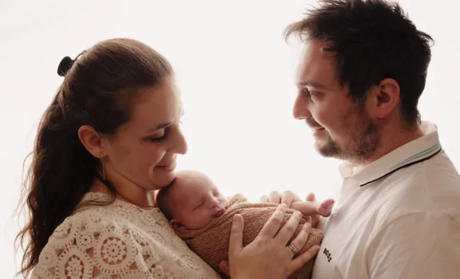 Photographe pour séance photo naissance en famille en studio à Besançon, Besançon, TAILS PHOTOGRAPHIE