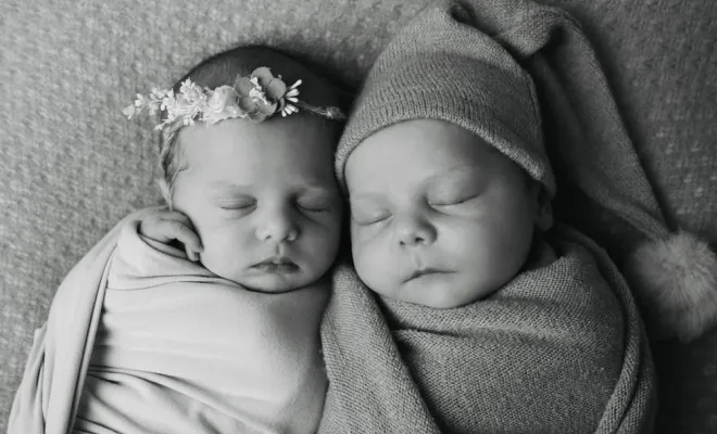 Photographe professionnelle séance photo naissance de jumeaux à Besançon, Besançon, TAILS PHOTOGRAPHIE