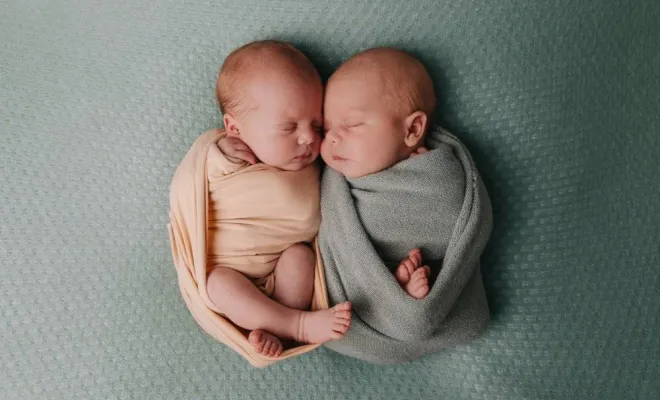Photographe professionnelle séance photo naissance de jumeaux à Besançon, Besançon, TAILS PHOTOGRAPHIE