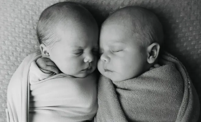 Photographe professionnelle séance photo naissance de jumeaux à Besançon, Besançon, TAILS PHOTOGRAPHIE