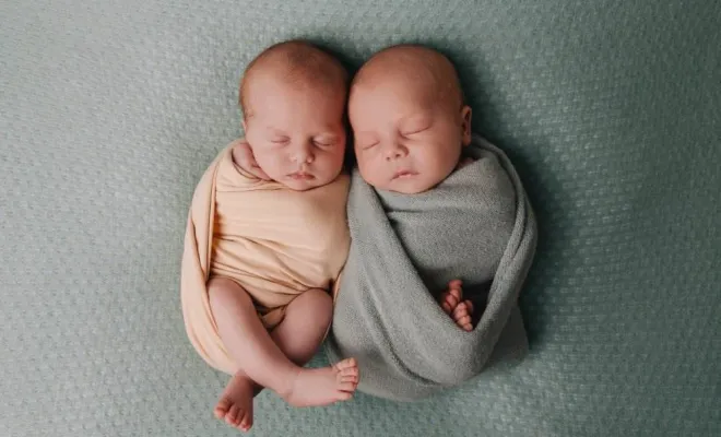 Photographe professionnelle séance photo naissance de jumeaux à Besançon, Besançon, TAILS PHOTOGRAPHIE