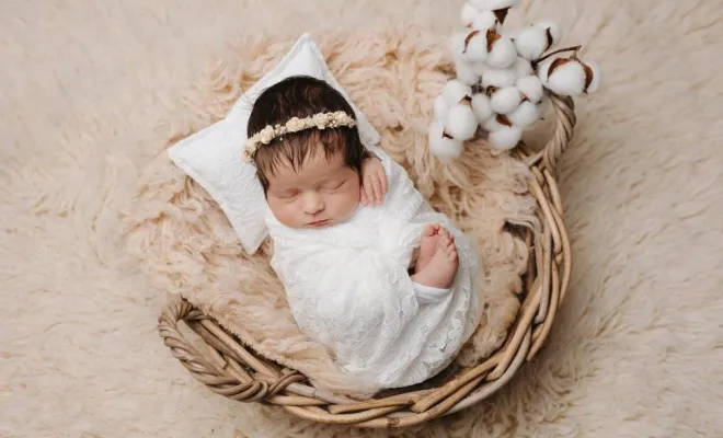 Photographe professionnelle séance photo naissance en studio en Franche-Comté, Besançon, TAILS PHOTOGRAPHIE