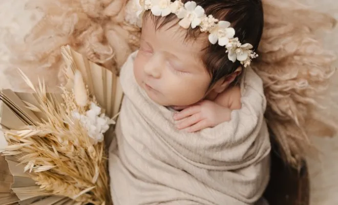 Photographe professionnelle séance photo naissance en studio en Franche-Comté, Besançon, TAILS PHOTOGRAPHIE