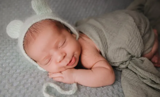 Photographe professionnelle séance photo naissance en studio à Besançon, Besançon, TAILS PHOTOGRAPHIE