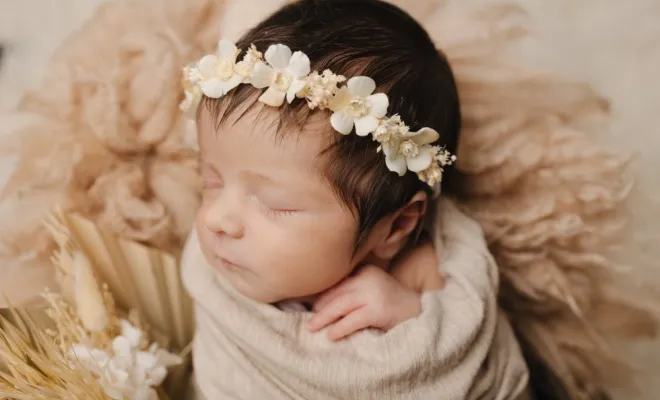 Photographe professionnelle séance photo naissance en studio en Franche-Comté, Besançon, TAILS PHOTOGRAPHIE