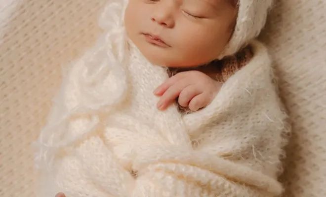 Photographe professionnelle séance photo naissance en studio en Franche-Comté, Besançon, TAILS PHOTOGRAPHIE