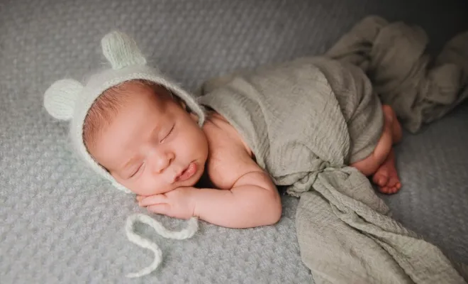 Photographe professionnelle séance photo naissance en studio à Besançon, Besançon, TAILS PHOTOGRAPHIE
