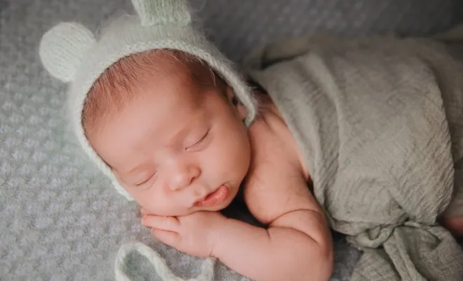 Photographe professionnelle séance photo naissance en studio à Besançon, Besançon, TAILS PHOTOGRAPHIE