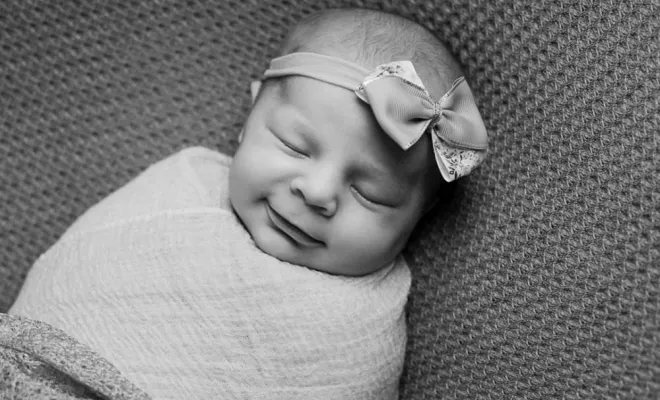 Photographe professionnelle séance photo naissance en studio à Besançon, Besançon, TAILS PHOTOGRAPHIE