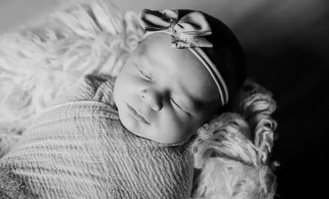 Photographe professionnelle séance photo naissance en studio à Besançon, Besançon, TAILS PHOTOGRAPHIE