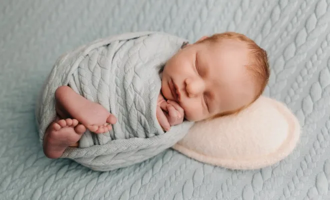 Photographe professionnelle séance photo nouveau né garçon en studio à Besançon, Besançon, TAILS PHOTOGRAPHIE