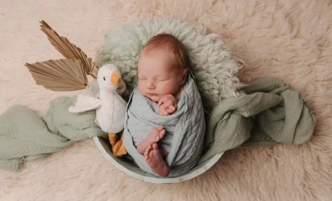 Photographe professionnelle séance photo nouveau né garçon en studio à Besançon, Besançon, TAILS PHOTOGRAPHIE