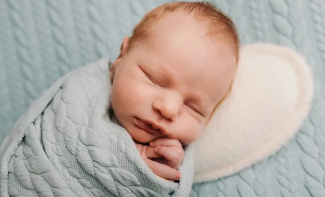 Photographe professionnelle séance photo nouveau né garçon en studio à Besançon, Besançon, TAILS PHOTOGRAPHIE