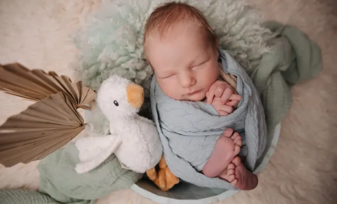 Photographe professionnelle séance photo nouveau né garçon en studio à Besançon, Besançon, TAILS PHOTOGRAPHIE