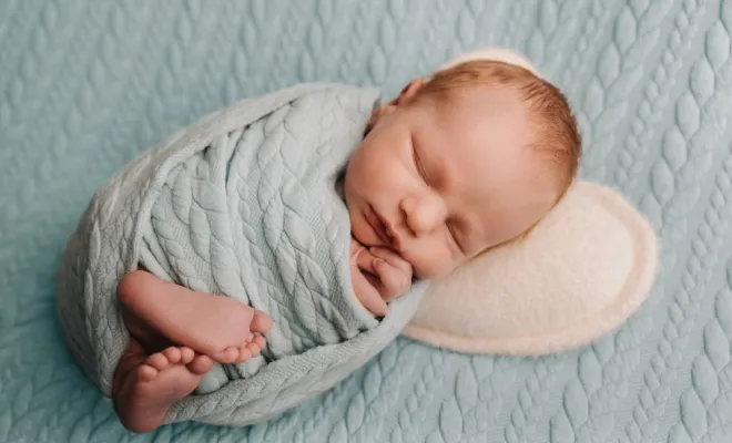 Photographe professionnelle séance photo nouveau né garçon en studio à Besançon, Besançon, TAILS PHOTOGRAPHIE